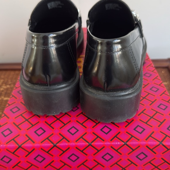 Tory Burch Black embellished lug leather loafer, size 6 - Picture 5 of 7